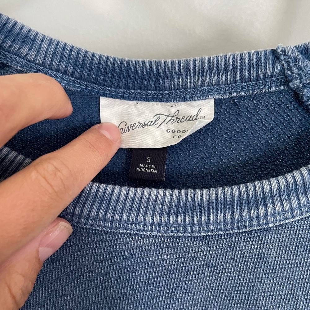 Universal Threads Size Small Sweatshirt